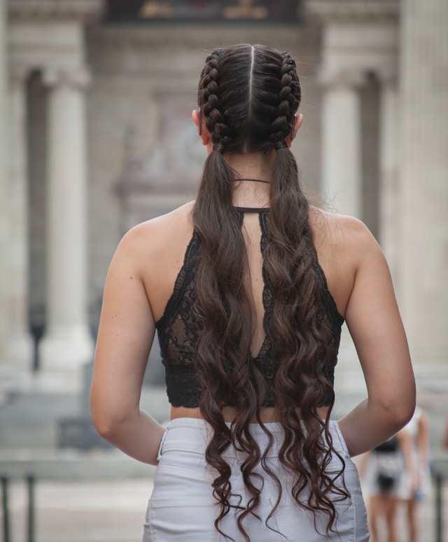 Najlepšie účesy na cesty, k moru aj na festival? Takto skrotítu svoju hrivu